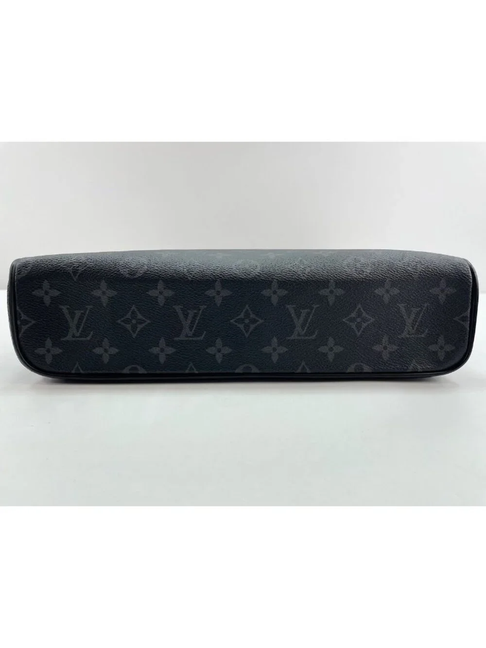Louis Vuitton Shoulder Bag District